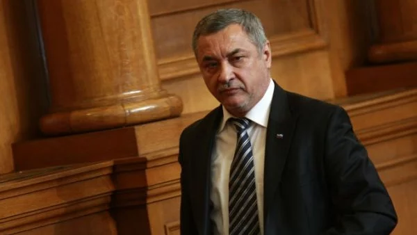 Симеонов: АБВ се опитва да спечели от излизането на ДСБ в опозиция