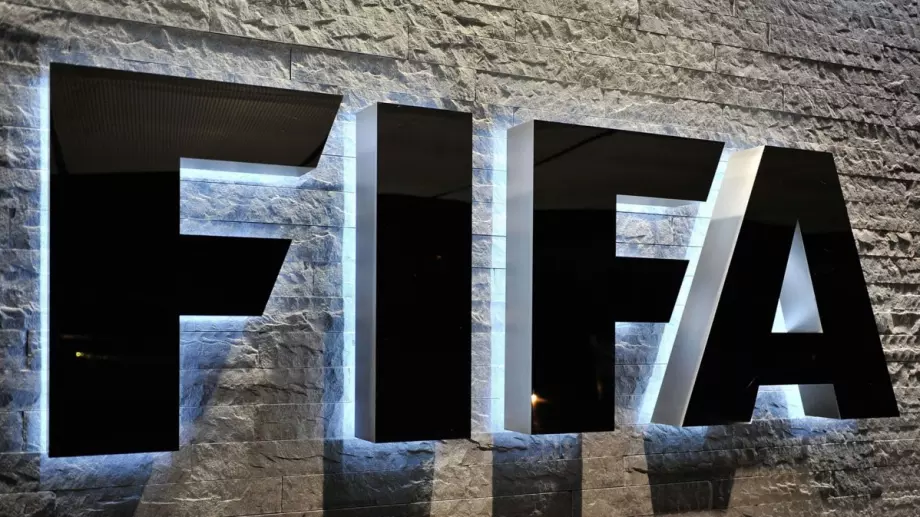 От ФИФА потвърдили: Отборите ще имат право на 5 смени, но мачовете остават по 90 минути