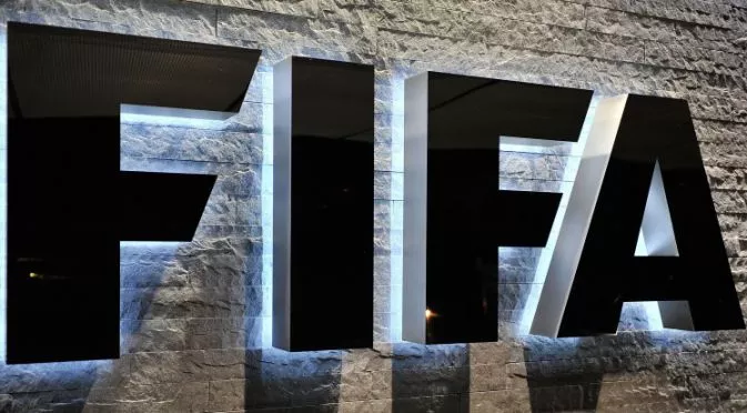 Полиция нахлу в офисите на ФИФА, Блатер иска отмяна на изборите