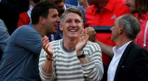 СНИМКИ: Швайнщайгер подкрепя Иванович в Париж