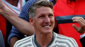 Голямо сърце: Швайнщайгер спасил рефер от самоубийство