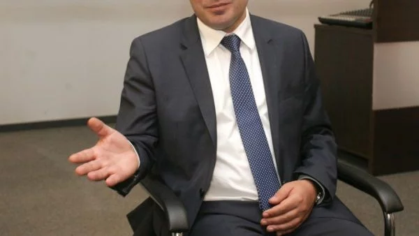 Зоран Заев: Няма да спра с "информационните бомби"