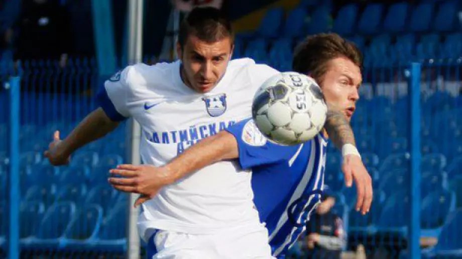 Глупост на Карачанаков вкара "сини" фенове на терена по време на Левски - Пирин