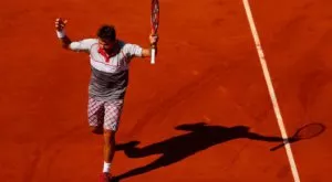 Вавринка в трети кръг в Париж след трисетова победа