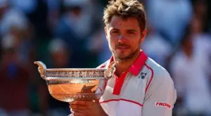 ВИДЕО: Вавринка показа трофея пред Айфеловата кула