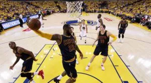 Кливланд счупи каръка и взе първа победа във финал на НБА (ВИДЕО)