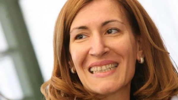 Николина Ангелкова: Поставянето на високи цени за чадър и шезлонг е абсурдно