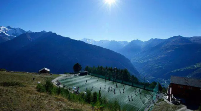 7-те най-нестандартни футболни терена в света (СНИМКИ)