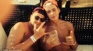 Халф на Астън Вила се търкаля пиян в Тенерифе (СНИМКИ)