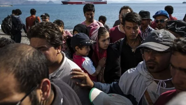 137 000 имигранти прекосили Средиземно море през 2015 г. 