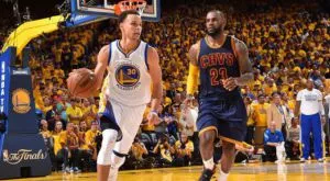 ВИДЕО: "Воините" удариха Кливланд и са на победа от титлата в НБА