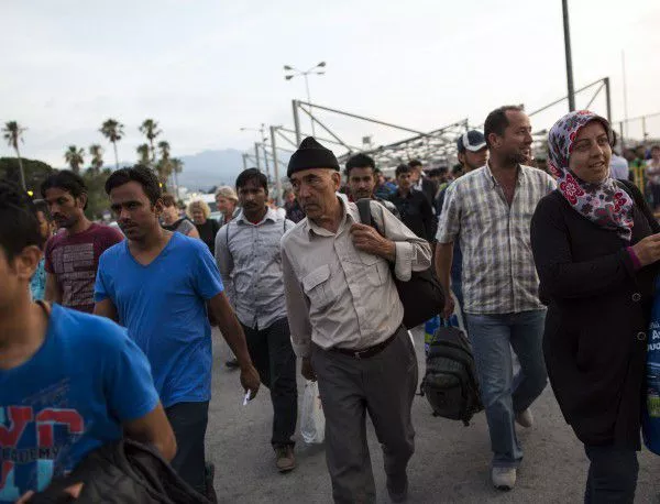 Гърция поиска извънредна среща на ЕС заради бежанската криза