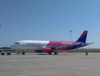 Кацналият аварийно в София самолет на WizzAir не можа да стигне до Болоня