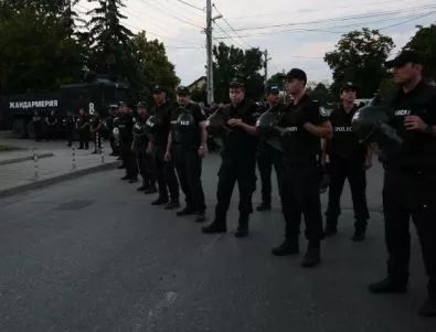 Ром нападна полицаи в Орландовци