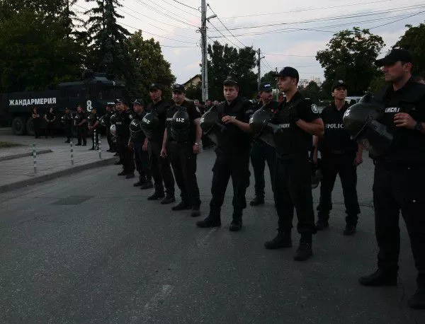 Ром нападна полицаи в Орландовци