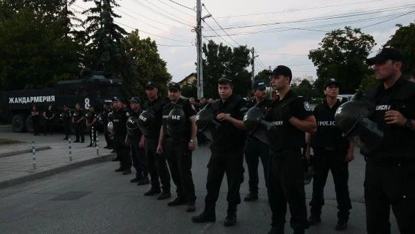 Ром нападна полицаи в Орландовци