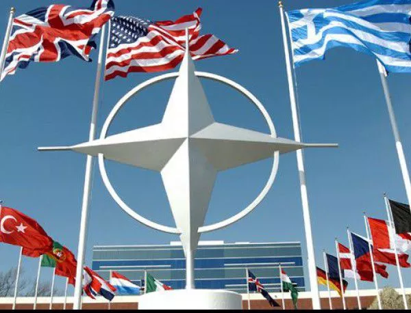 НАТО изпраща самолети за наблюдение в Турция