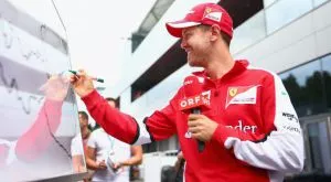 Фетел отново недостижим, тръгва пръв в Сингапур