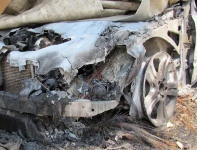Пет изгорели трупа в кола бяха открити в Мексико