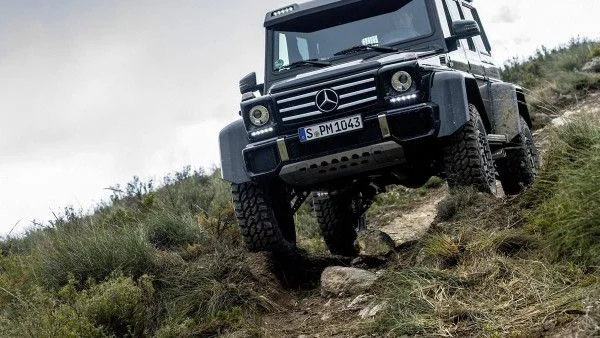 Цената на Mercedes-Benz G500 4x4² започва от 226 000 евро