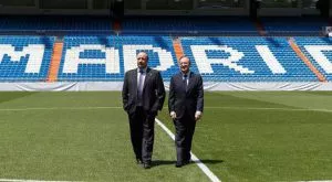 Кройф посъветва Бенитес да не пуска Перес в съблекалнята