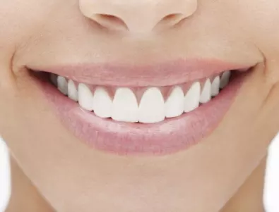 Храните, които ще направят зъбите ви искрящо бели