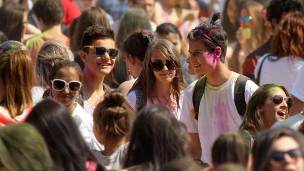 4 хил. младежи дадоха цветен старт на лятото с второто издание на Фестивал на цветовете в София