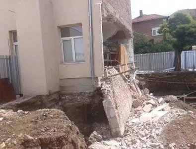 50 кв.м. стена се срути в Природо-математическа гимназия в Казанлък