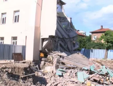 Министерството на образованието започва спешна проверка по случая с рухналото училище в Казанлък
