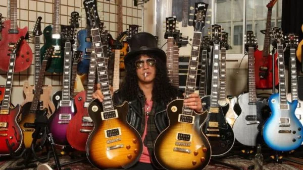 SLASH с ново обръщение на български!