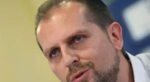 "Синият" триумвират отрече връзки с Пеевски