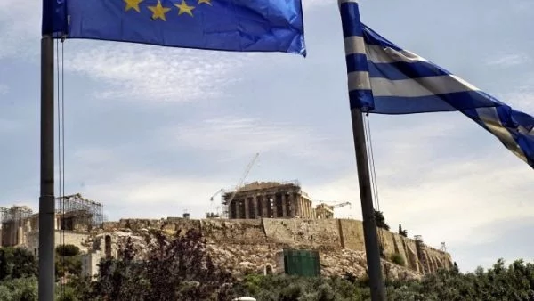 Ако Гърция не получи пари до 20 юли, ще трябва да въведе паралелна валута на еврото