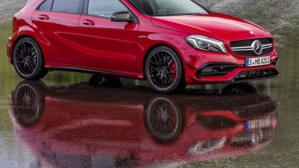 Mercedes показа обновената А-класа и топ версията A45 AMG