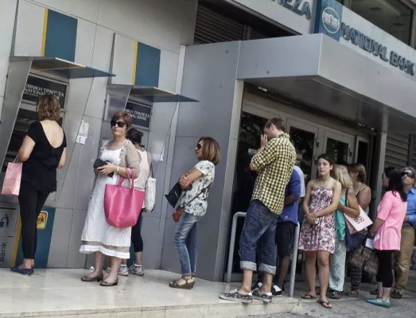 Гръцките банки отварят в понеделник, от ЕЦБ не са толкова сигурни