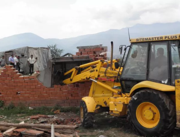 Временно се отлага събарянето на незаконните постройки в Гърмен