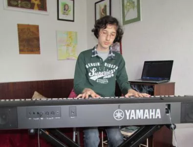 13-годишният русенски пианист Николай Димитров прави своя дебют и като композитор