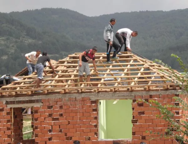 Ромите в Гърмен ще съдят общината заради проблема с незаконните постройки