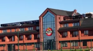 {{ otherArticle[0].article.title }}