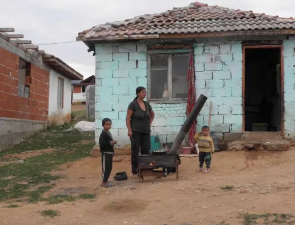 Питат ромите в Гърмен за имоти, доходи и помощи