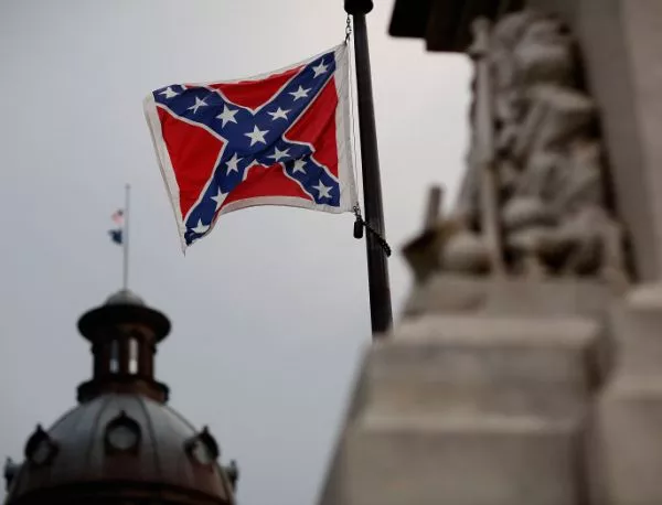 Сенатът на Южна Каролина заповяда свалянето на флага на Конфедерацията