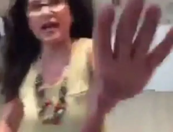 Потресаващо: Разярена продавачка блъска и обижда руска туристка! (Видео)