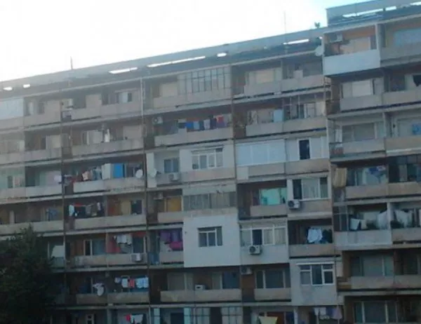 Жена провеси малко дете от балкона на жилище в София