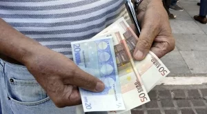 Гърция връща до 8000 евро на пенсионерите, сред тях има и българи