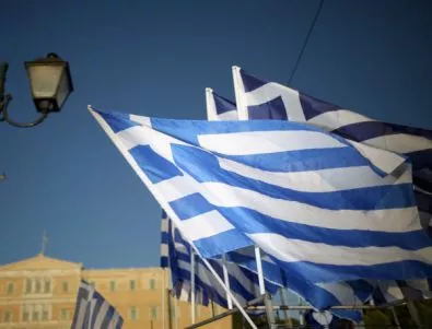 Гръцките депутати бавят приемането на третата спасителна програма