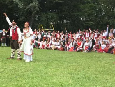 Над 300 души от цялата страна на фолклорна сватба в Балкана‏