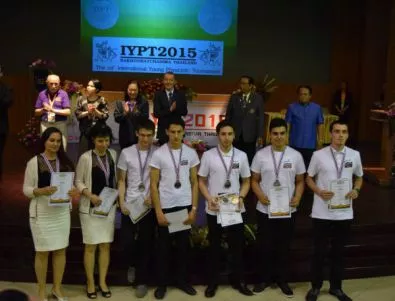Младите ни физици се завърнаха със сребро от Международния турнир в Тайланд