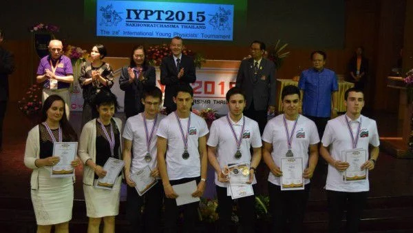 Младите ни физици се завърнаха със сребро от Международния турнир в Тайланд
