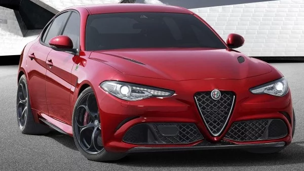 Alfa Romeo готви междинен спортен модел