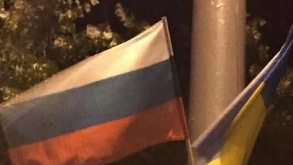 В центъра на Киев издигнаха руския флаг вместо българския преди визитата на Плевнелиев