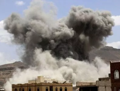 Хусите обстреляха военен парад в Йемен и убиха 40 души